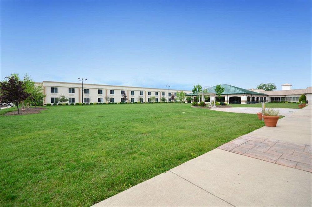 Clarion Inn Elmhurst - Oak Brook Near I-88, I-290, I-294 Exterior photo